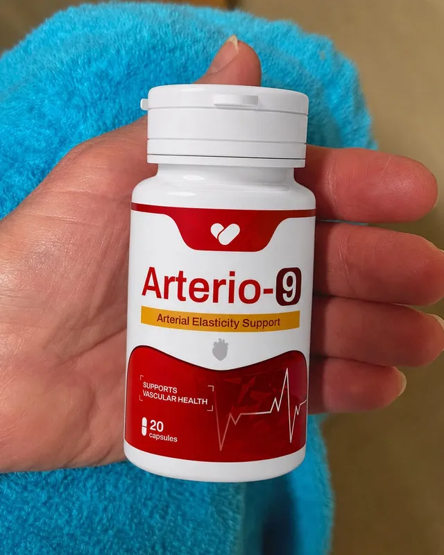 Oryginalny słoiczek Arterio-9 z 20 kapsułkami w dłoni